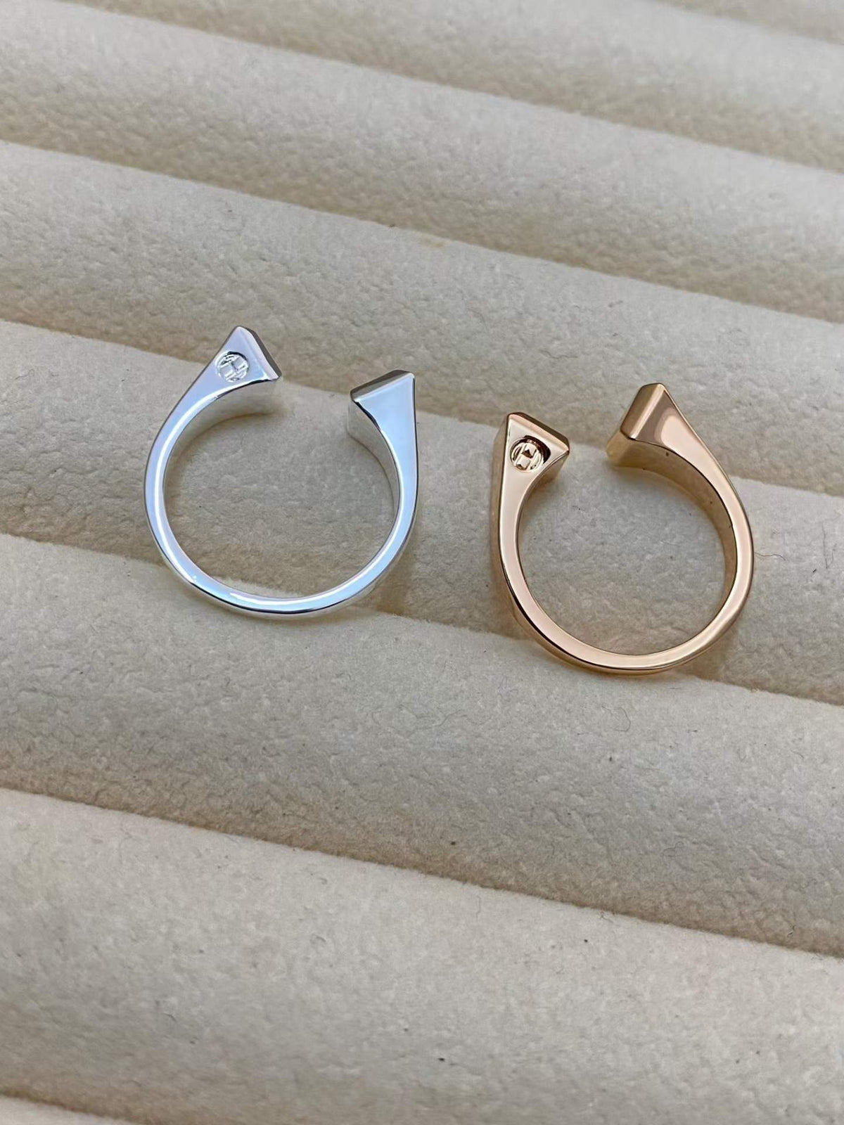 [Elara jewelsry]THE CONE RIVET RING IS OPEN AND ONE SIZE FITS ALL