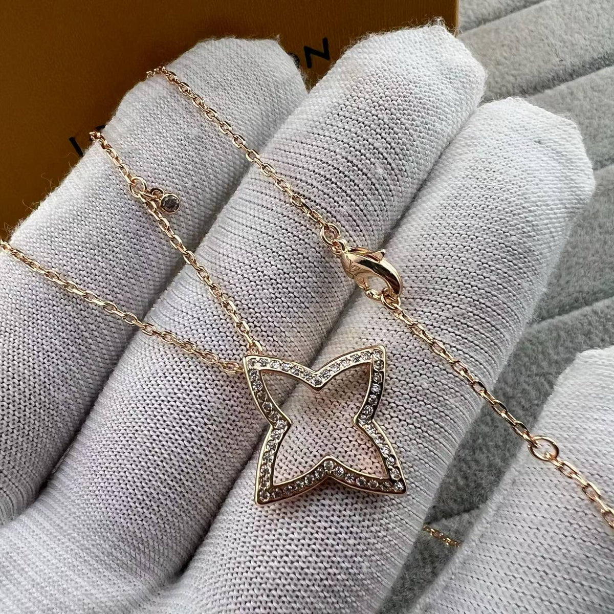 [Elara jewelsry]FOUR-LEAF CLOVER OPENWORK NECKLACE