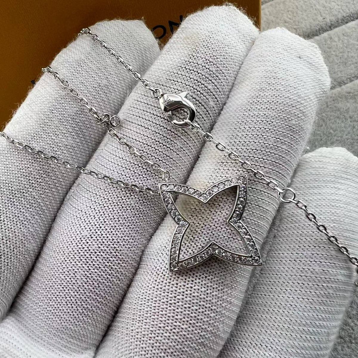 [Elara jewelsry]FOUR-LEAF CLOVER OPENWORK NECKLACE