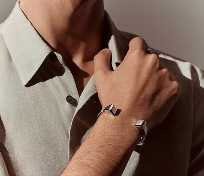 [Elara jewelsry]CLOU DE FORGE SQUARE CONE STUDS OPEN CUFF ONE SIZE