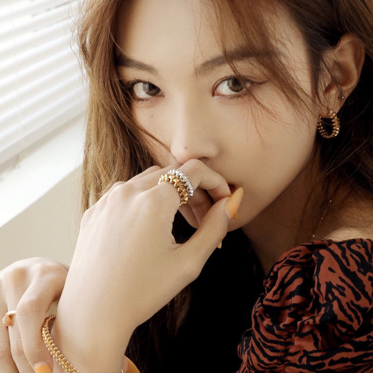 [Elara jewelsry ]CLASH SMALL HOOP EARRINGS