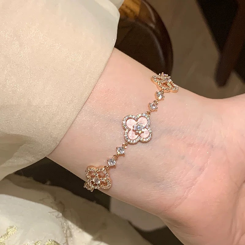 [Elara jewelsry ]CLOVER 5 MOTIF PINK BLUE RED WHITE BRACELET
