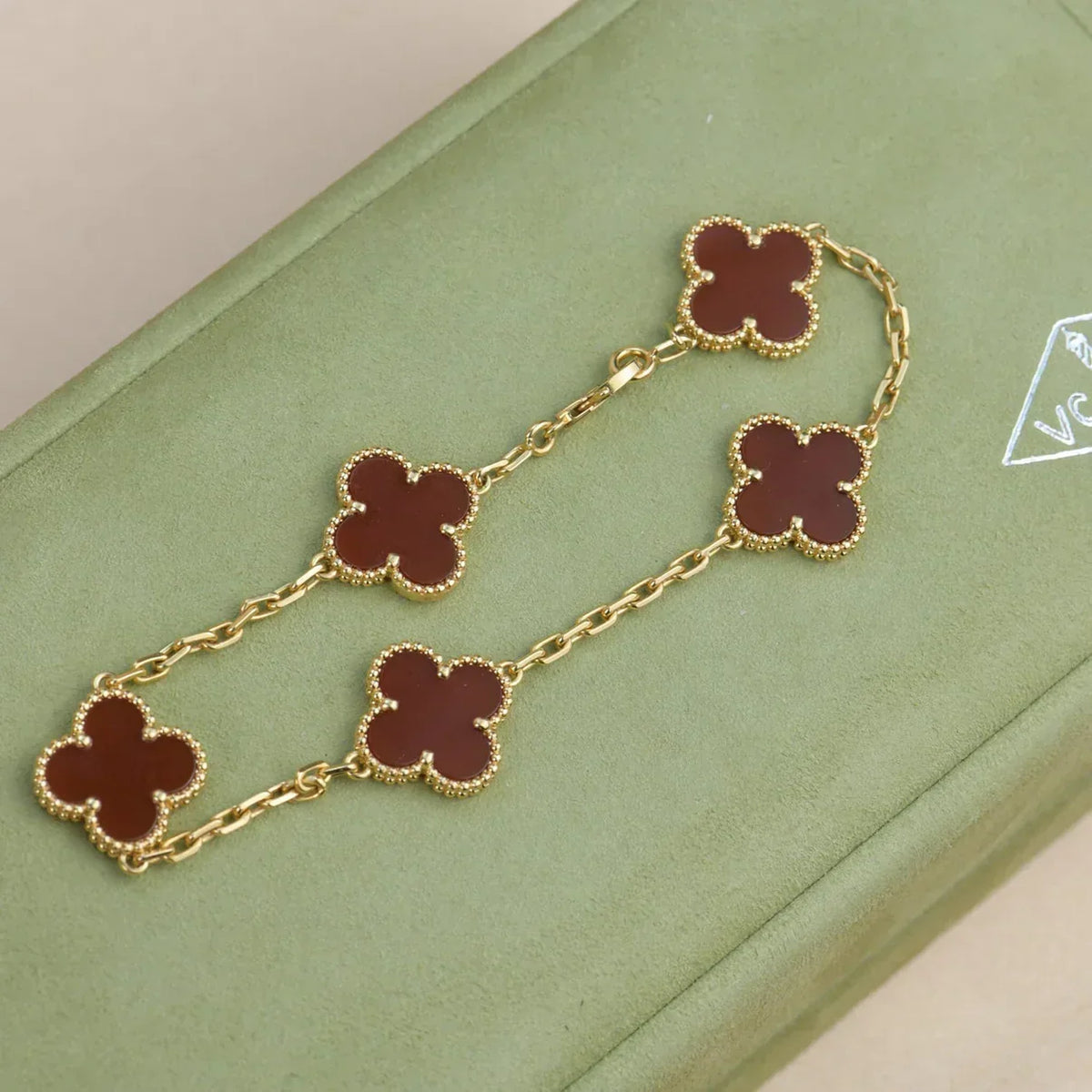 [Elara jewelsry ] CLOVER 5 MOTIF RED CORNELIAN BRACELET COLLECTION
