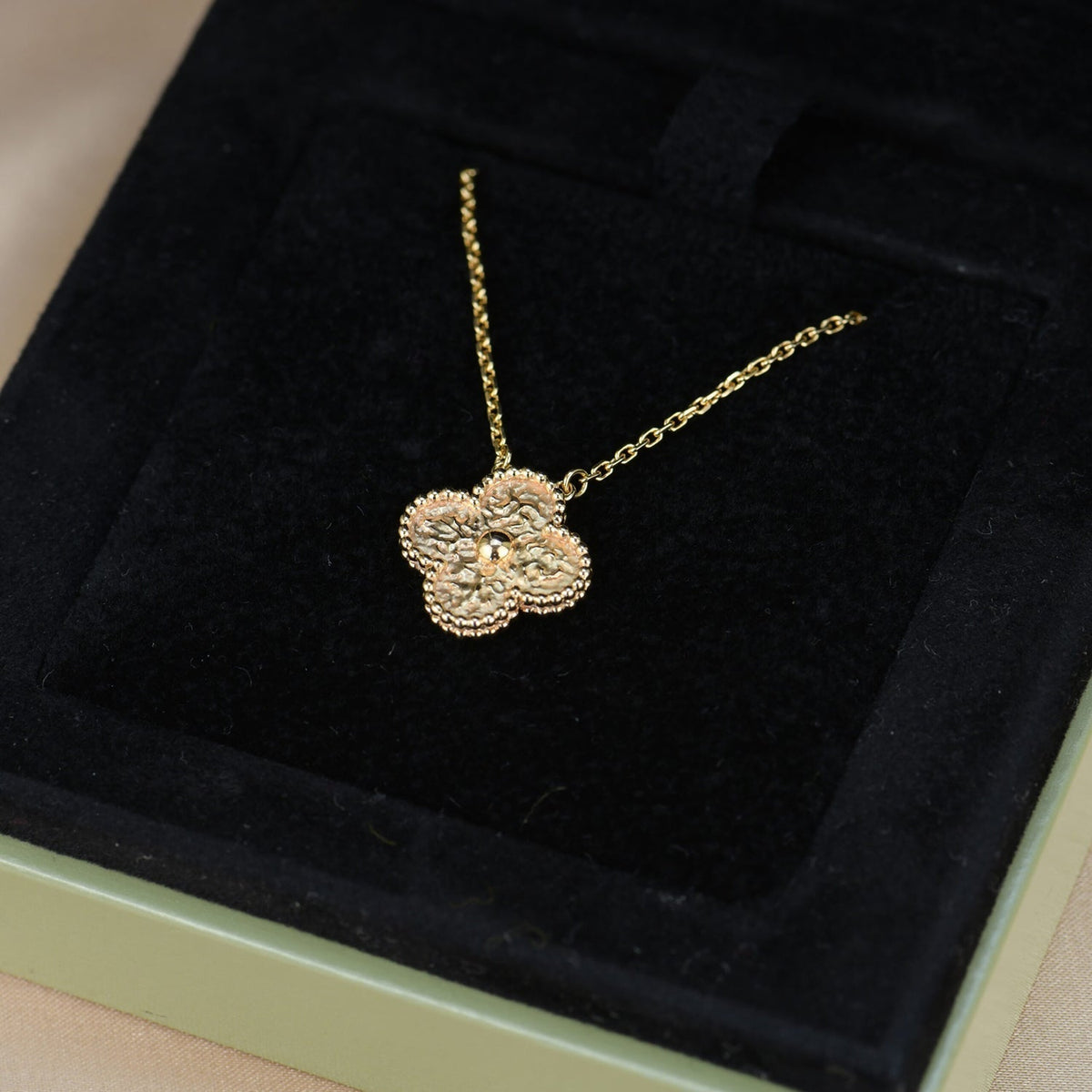[Elara jewelsry ]CLOVER 15MM  BRONZING NECKLACE