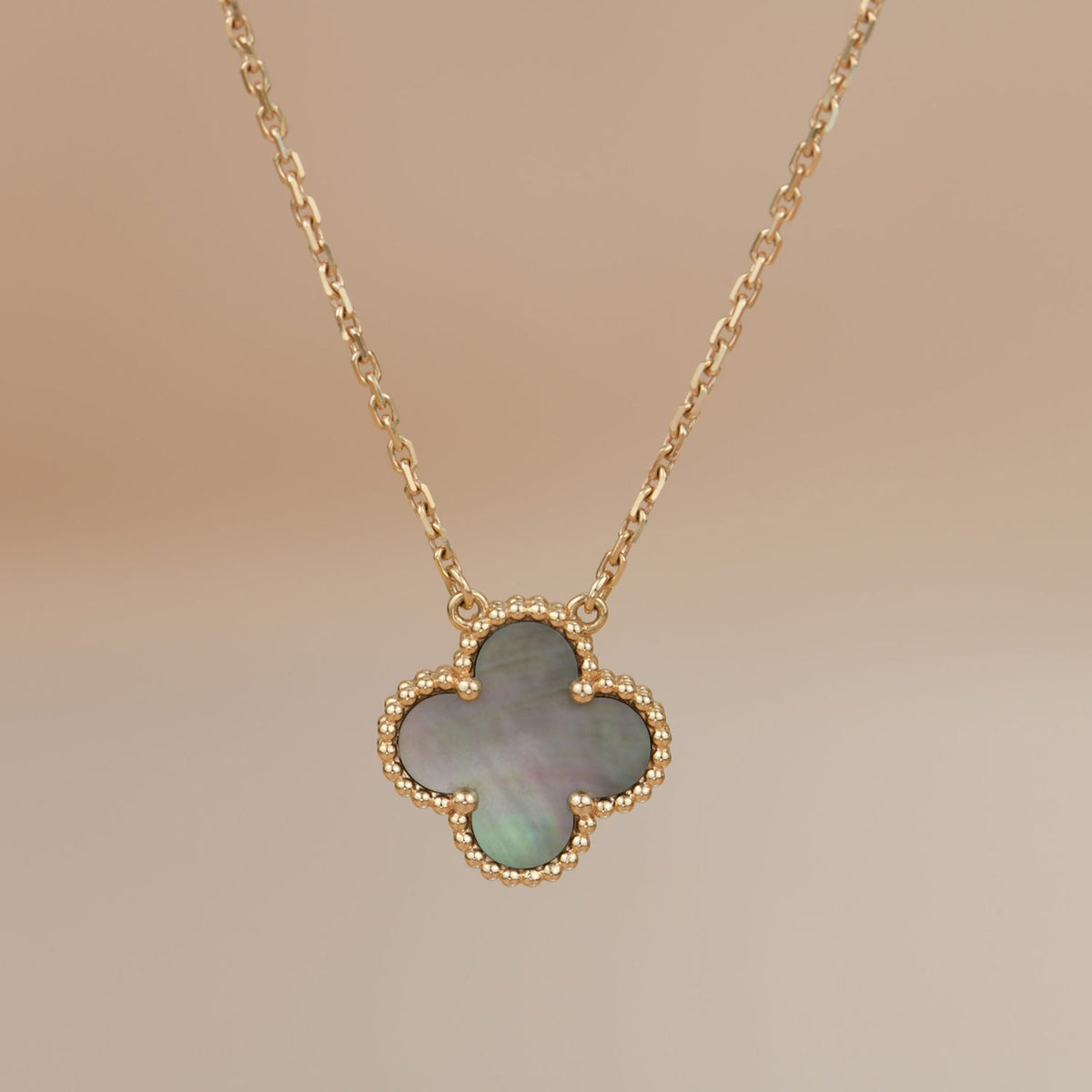 [Elara jewelsry ]CLOVER 15MM  GRAY MOTHER OF PEARL NECKLACE