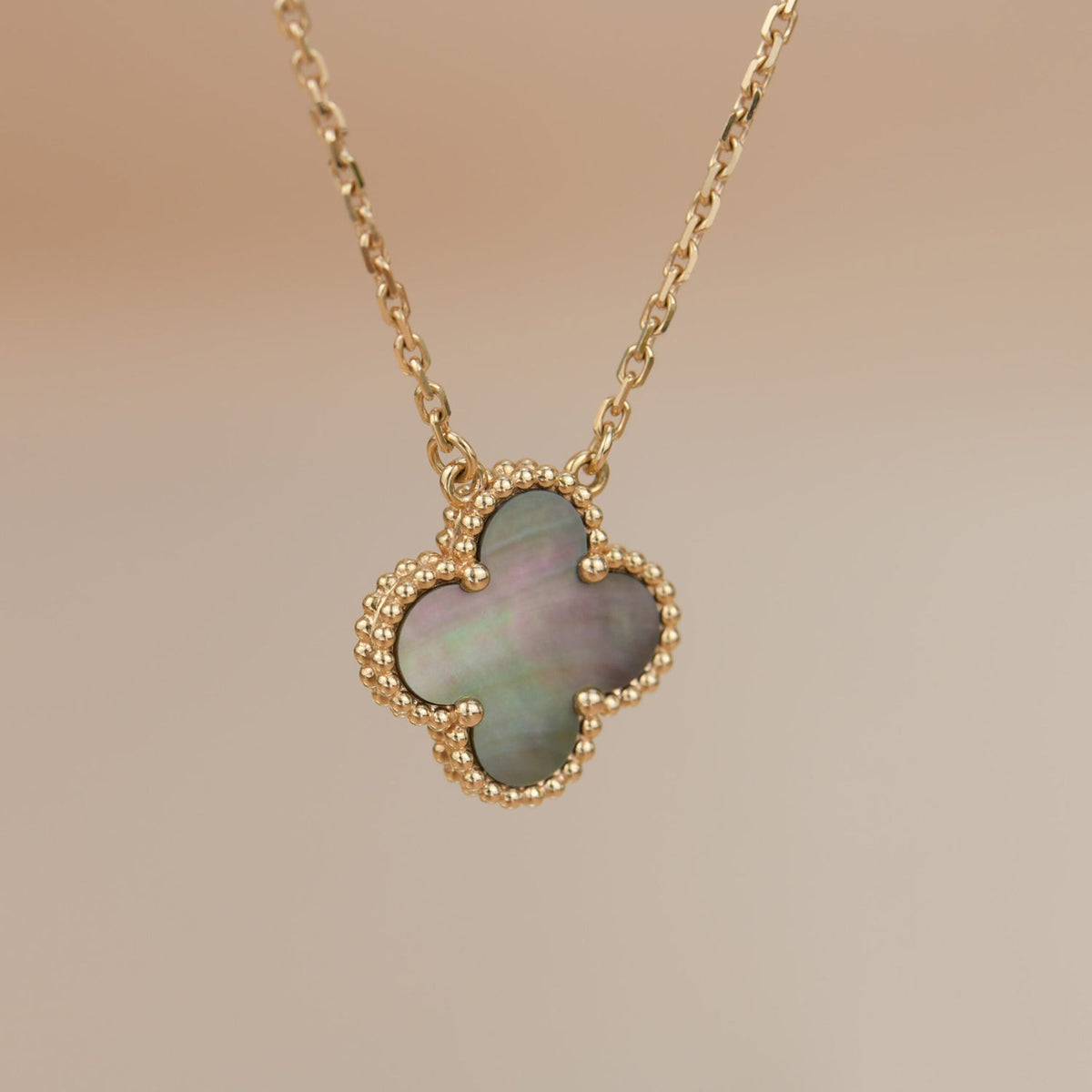 [Elara jewelsry ]CLOVER 15MM  GRAY MOTHER OF PEARL NECKLACE