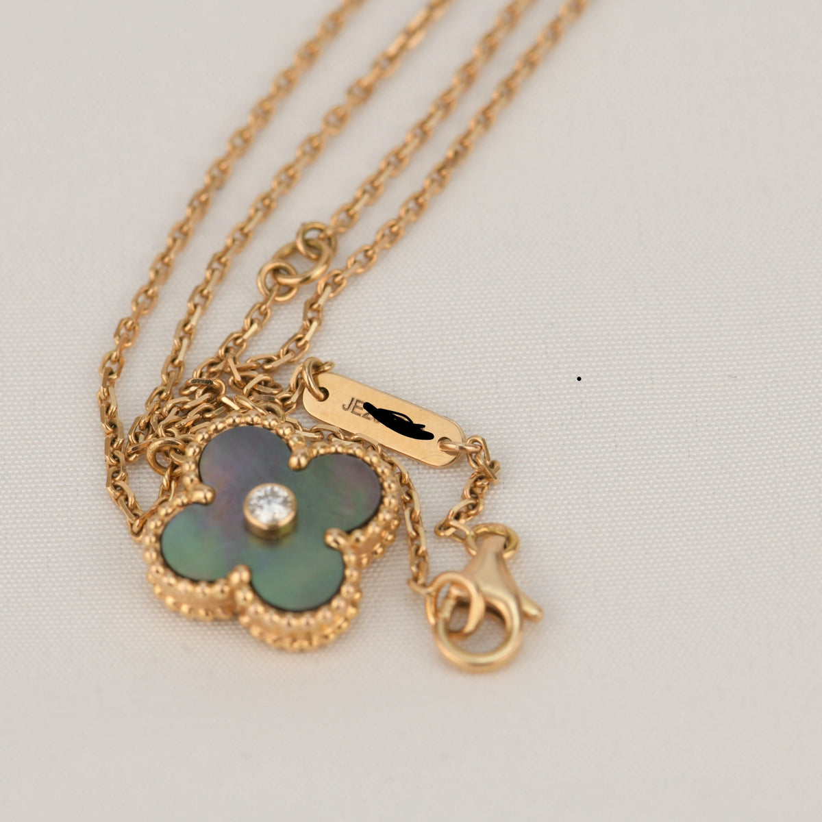 [Elara jewelsry ]CLOVER 15MM DIAMOND AND MOTHER-OF-GREY NECKLACE