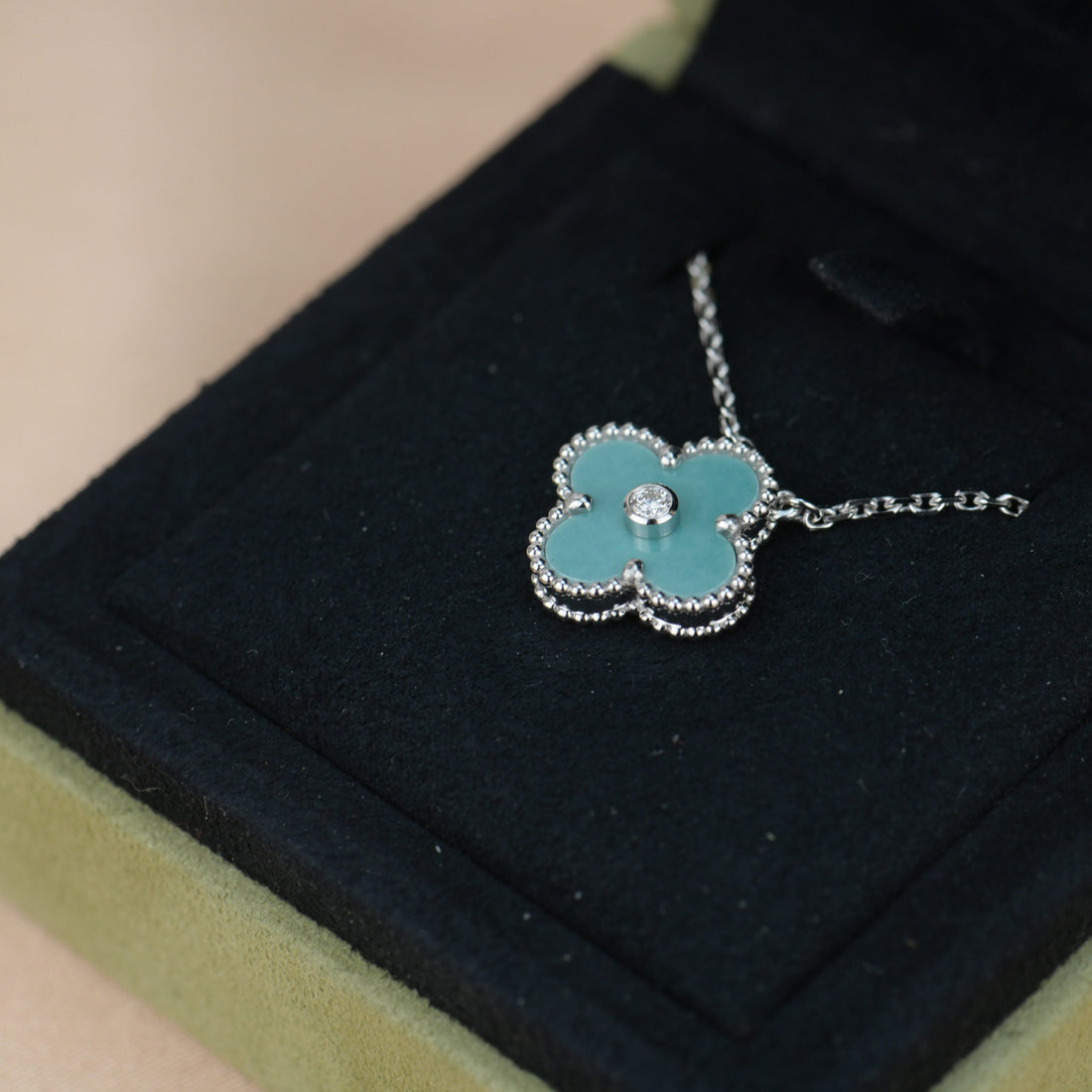[Elara jewelsry ]CLOVER 15MM DIAMOND SVRES PORCELAIN  NECKLACE SILVER