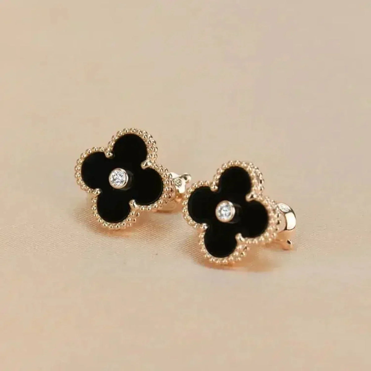 [Elara jewelsry ]CLOVER MEDIUM 1 MOTIFS ONYX DIAMOND EARRINGS