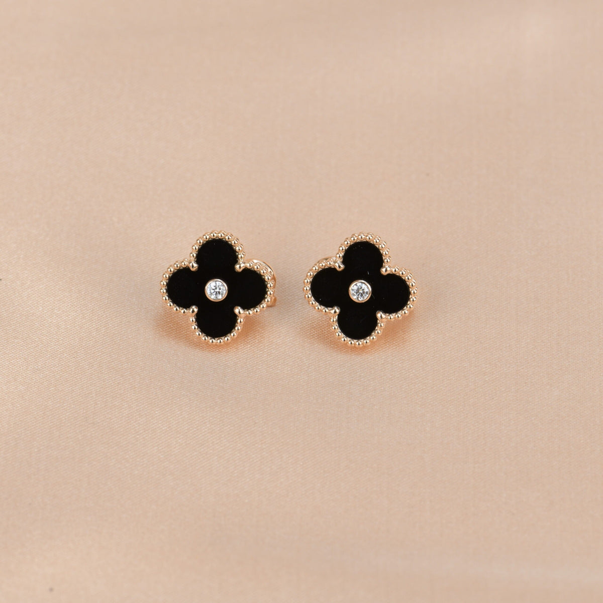 [Elara jewelsry ]CLOVER MEDIUM 1 MOTIFS ONYX DIAMOND EARRINGS