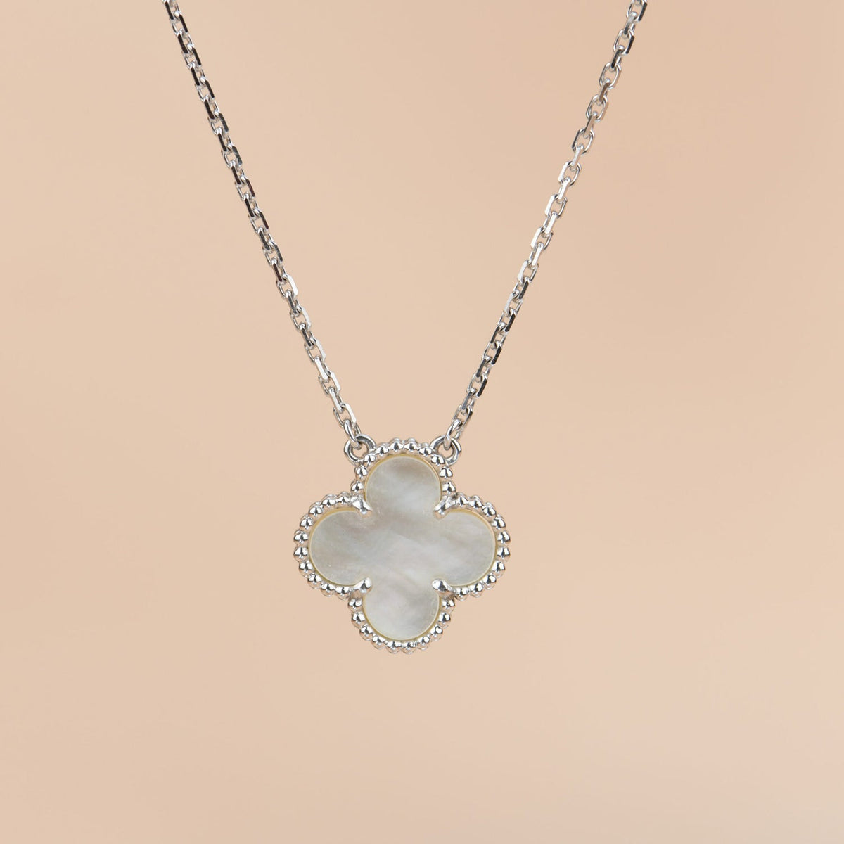 [Elara jewelsry ]CLOVER  15MM WHITE MOTHER-OF-PEARL SILVER
