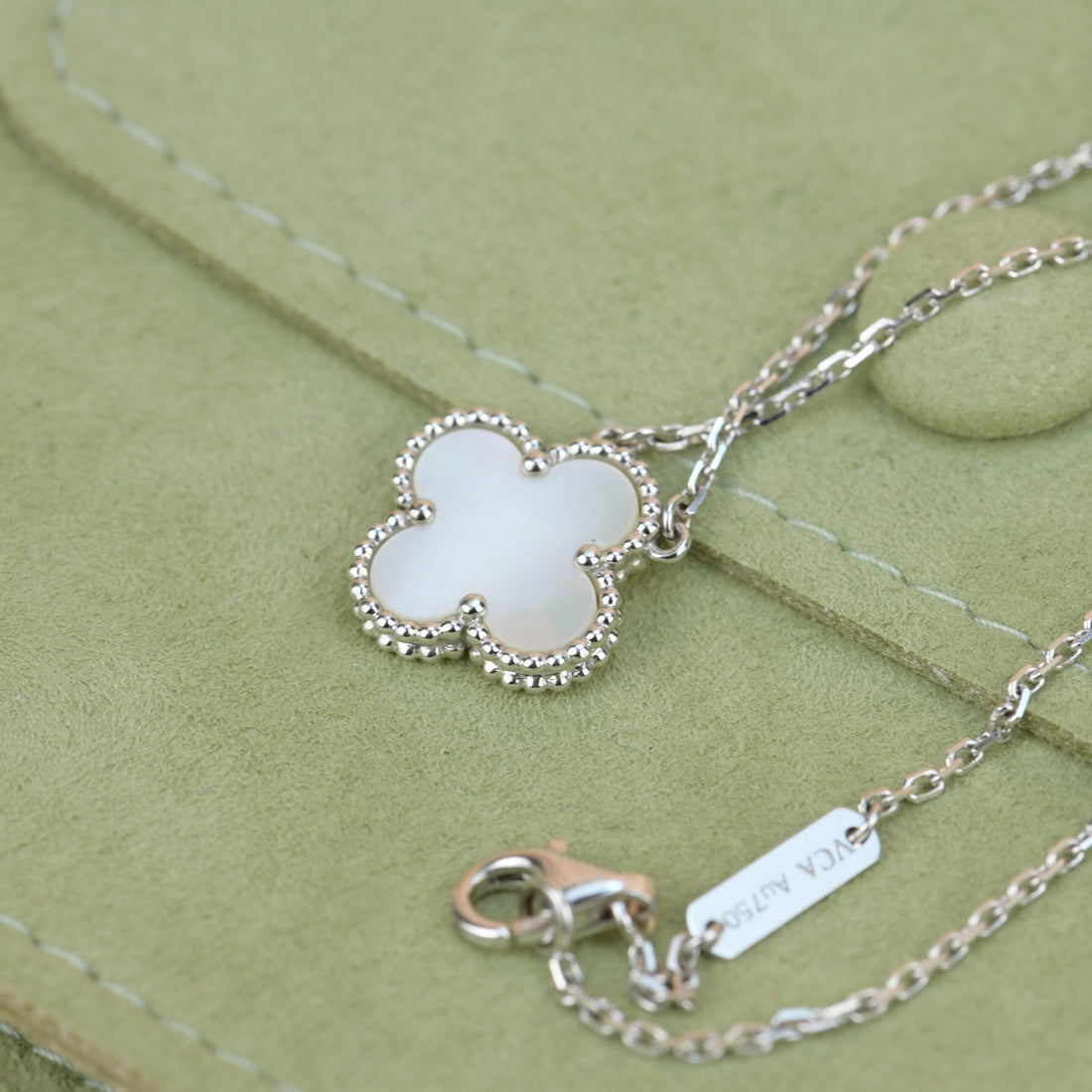 [Elara jewelsry ]CLOVER  15MM WHITE MOTHER-OF-PEARL SILVER
