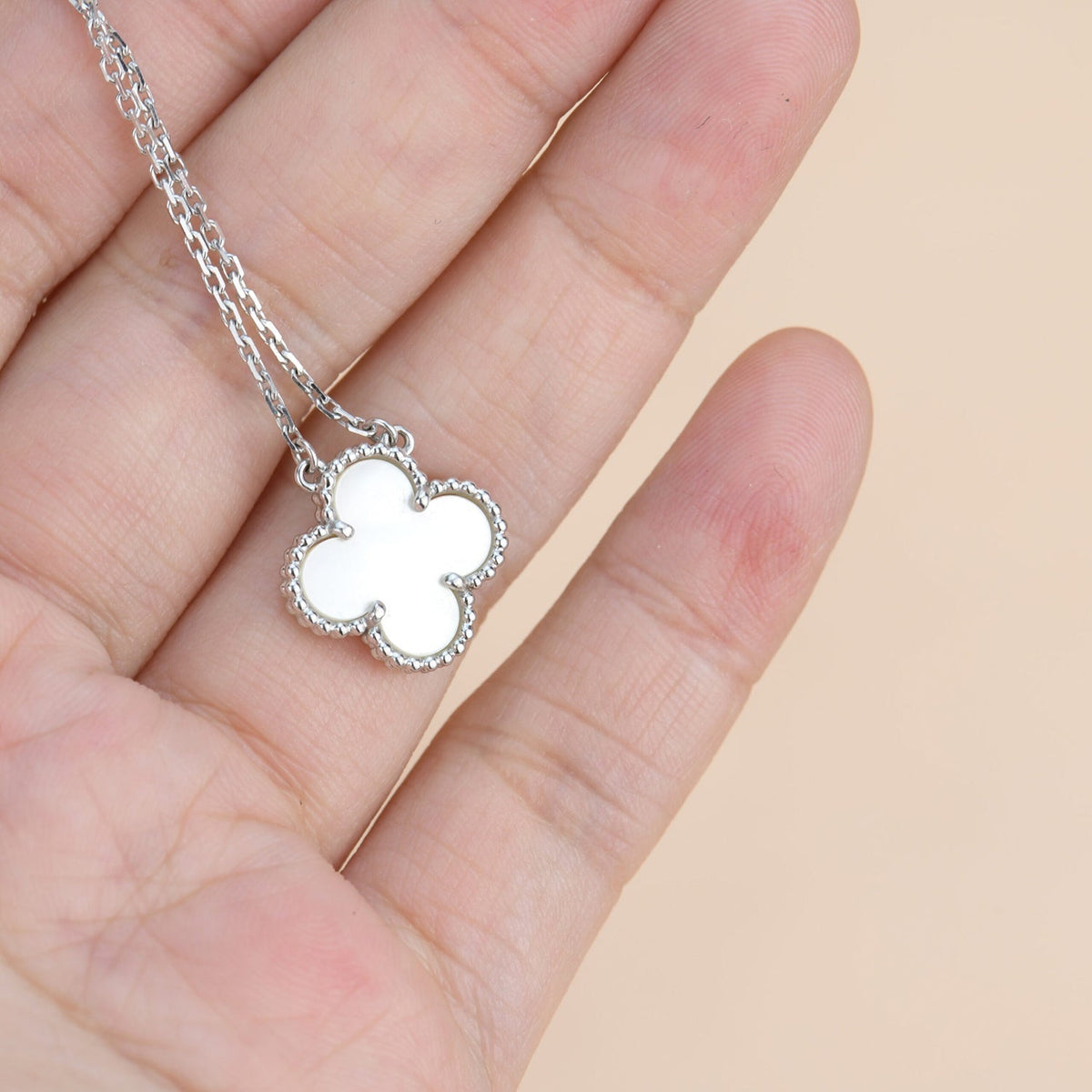 [Elara jewelsry ]CLOVER  15MM WHITE MOTHER-OF-PEARL SILVER