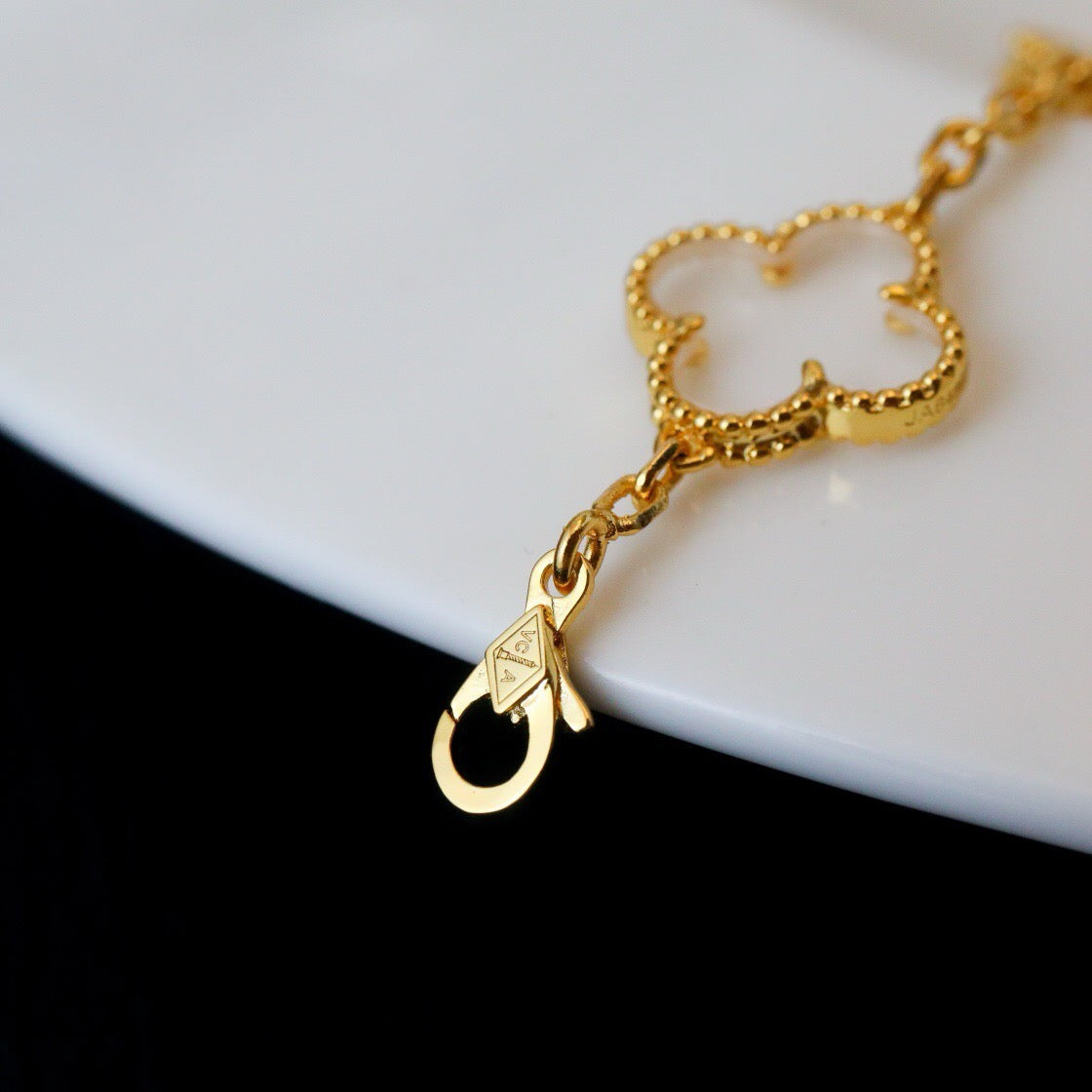 [Elara jewelsry ]CLOVER 5 MOTIF ROCK CRYSTAL BRACELET