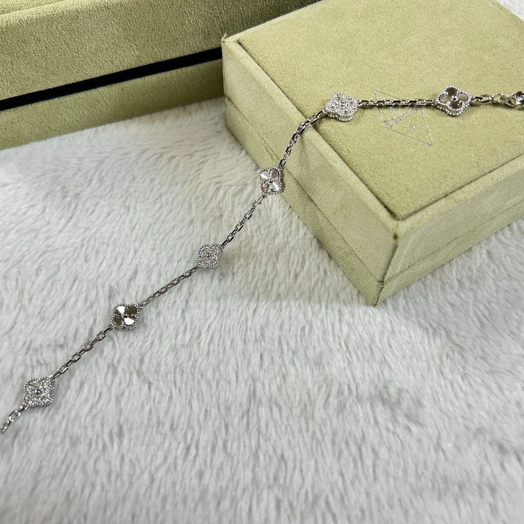 [Elara jewelsry ]CLOVER 6 MOTIF DIAMOND LASER BRACELET
