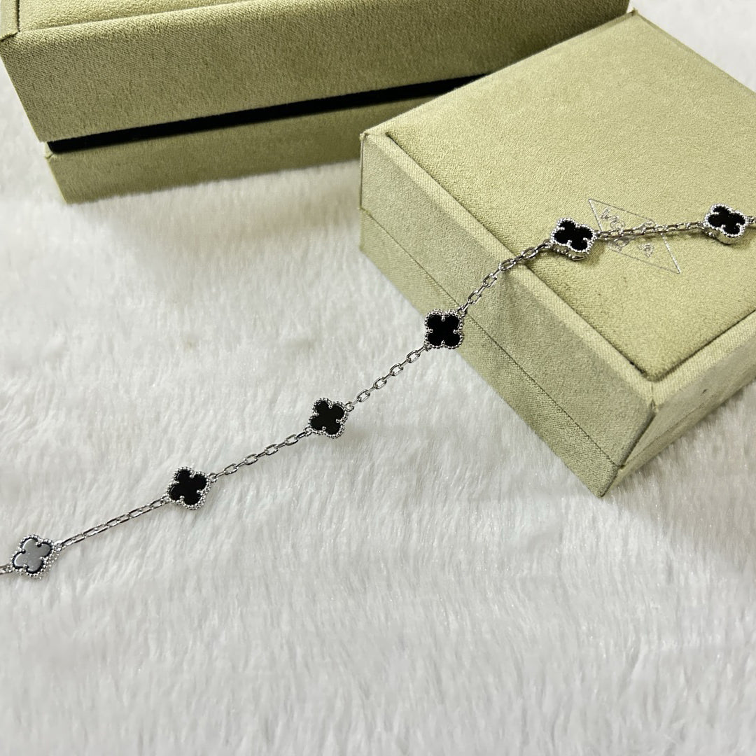 [Elara jewelsry ]CLOVER 6 MOTIF  ONYXS BRACELET