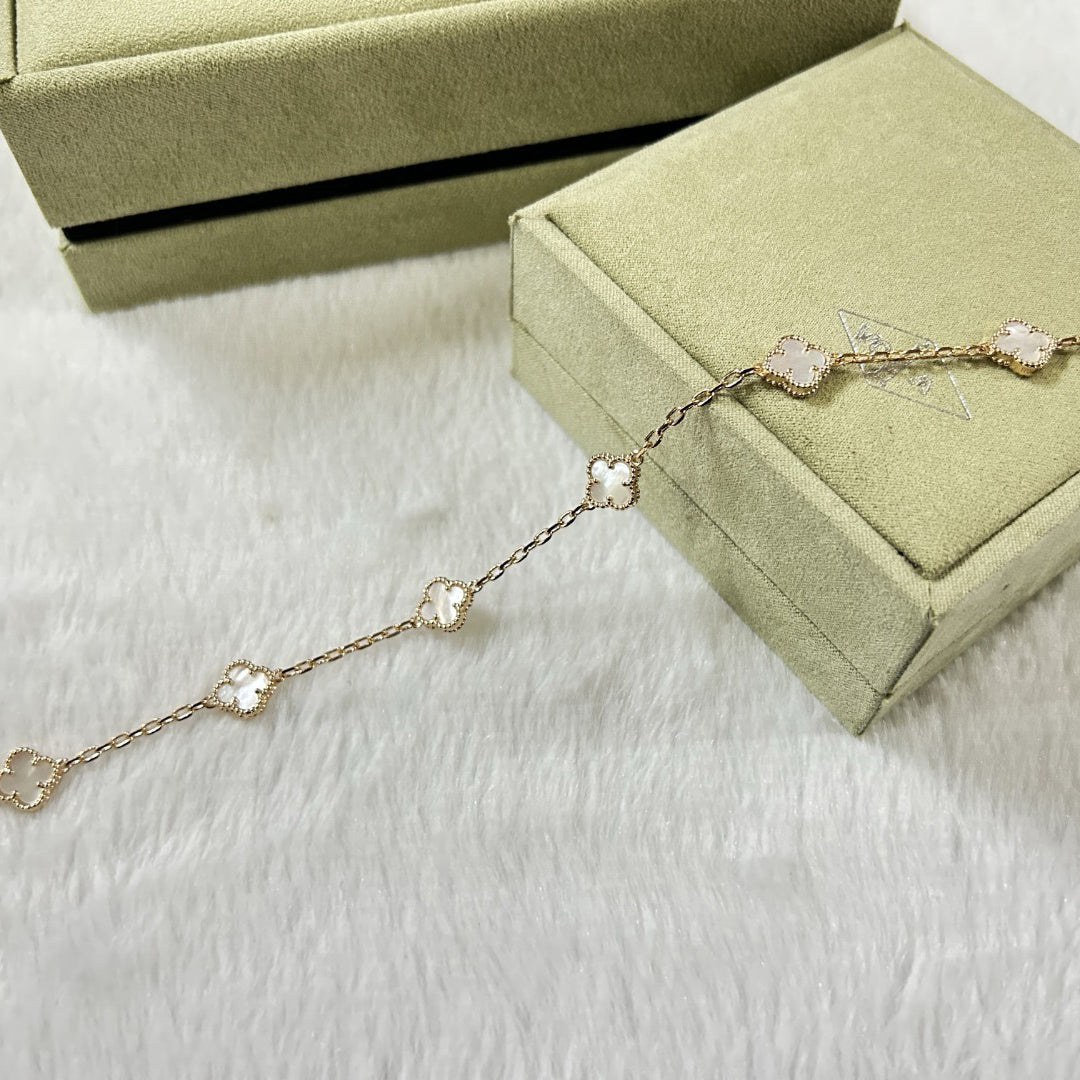 [Elara jewelsry ]CLOVER 6 MOTIF WHITE MOP BRACELET