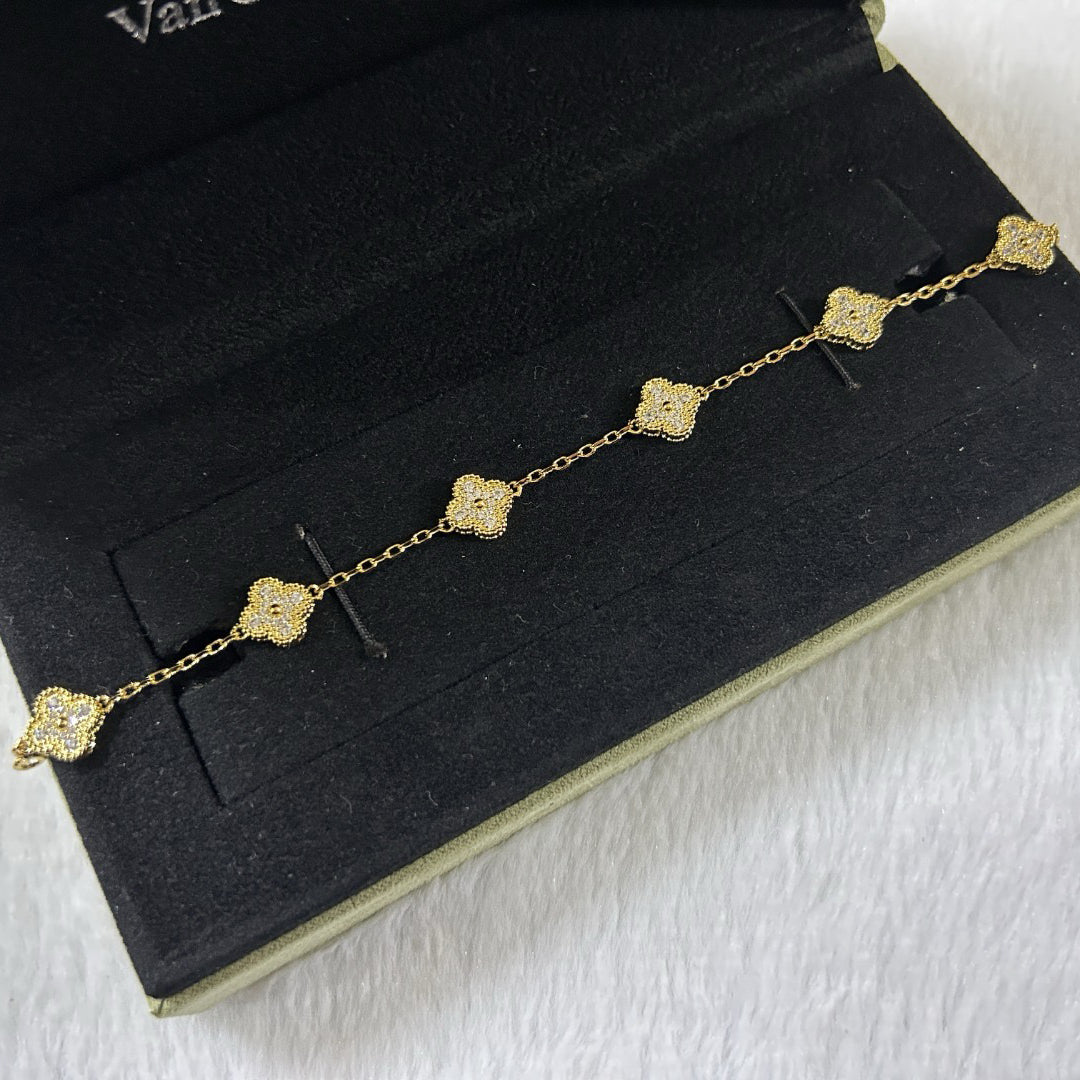 [Elara jewelsry ]CLOVER 6 MOTIF DIAMOND BRACELET