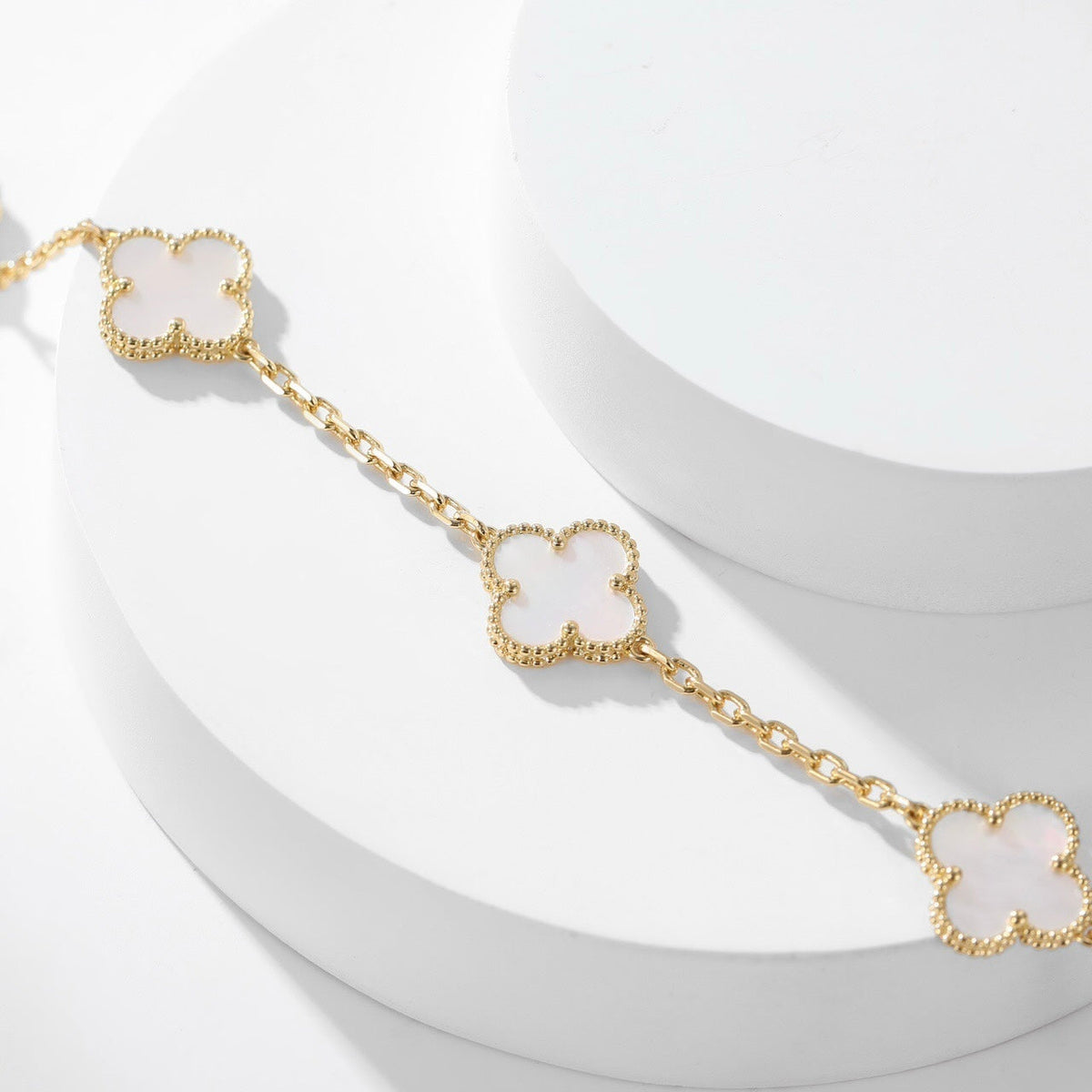 [Elara jewelsry ]CLOVER 10 MOTIFS WHITE MOTHER OF PEARL NECKLACE