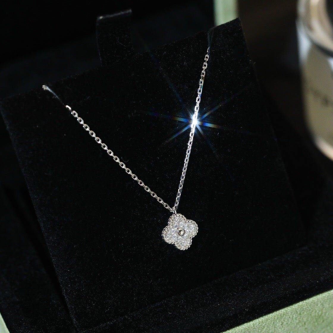 [Elara jewelsry ]CLOVER MINI 9.5MM PENDANT DIAMOND NECKLACE