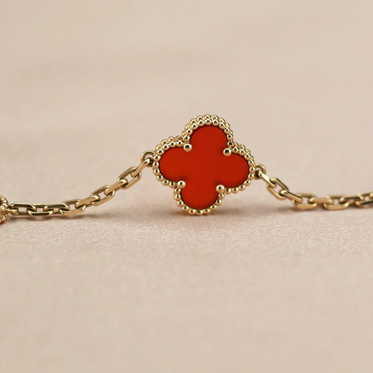 [Elara jewelsry ] CLOVER 5 MOTIF RED CORNELIAN BRACELET COLLECTION
