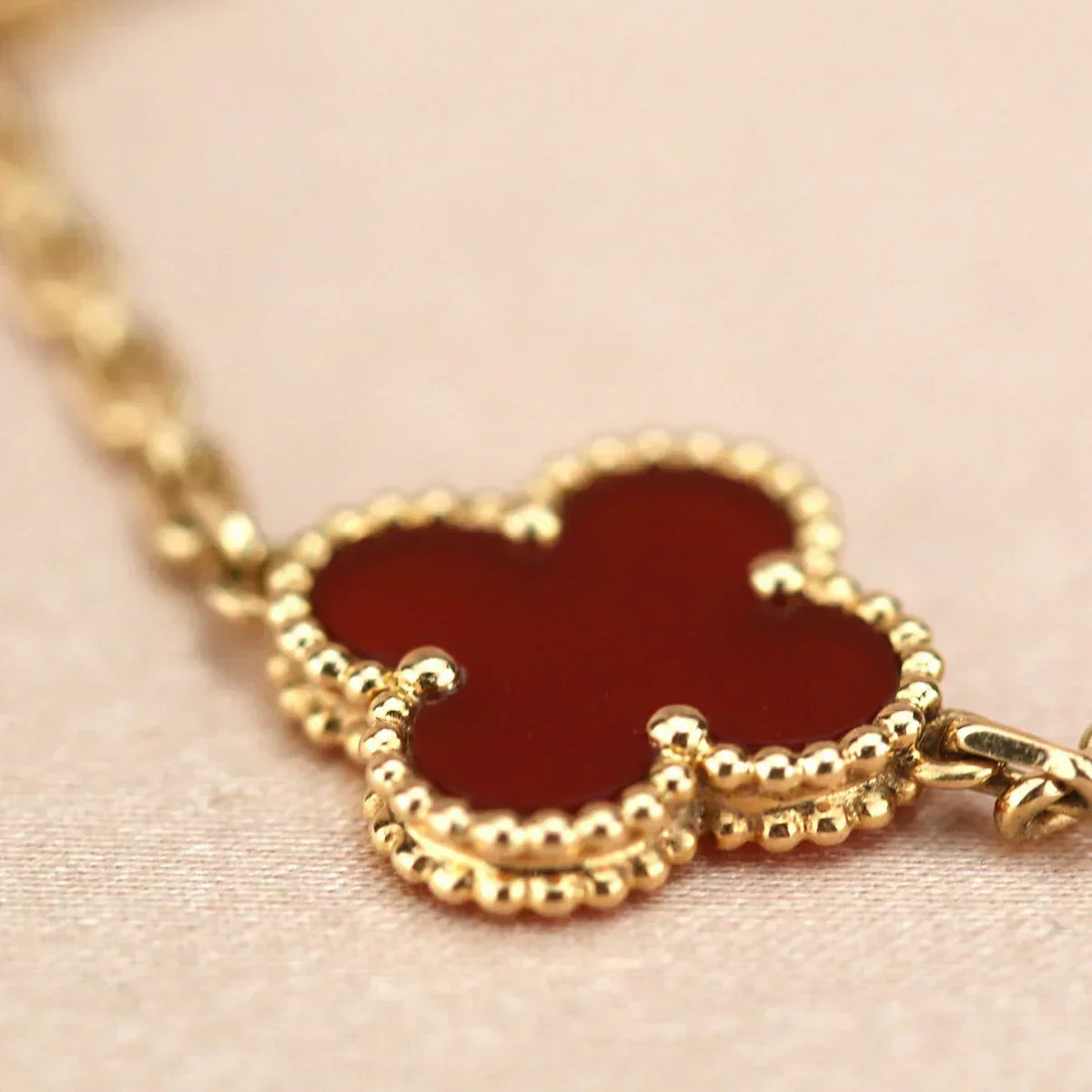 [Elara jewelsry ] CLOVER 5 MOTIF RED CORNELIAN BRACELET COLLECTION