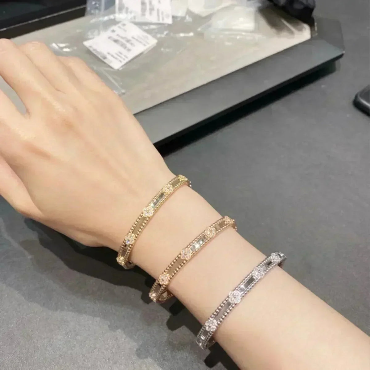 [Elara jewelsry ]CLOVER BRACELET 4MM DIAMONDS