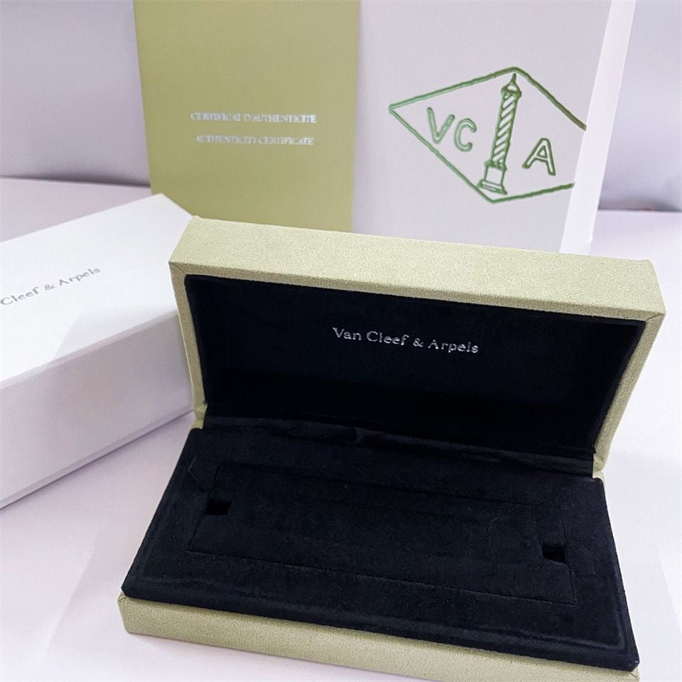 [Elara jewelsry ]VA CLOVER BRACELET NECKLACE RING BOX GIFT BAG