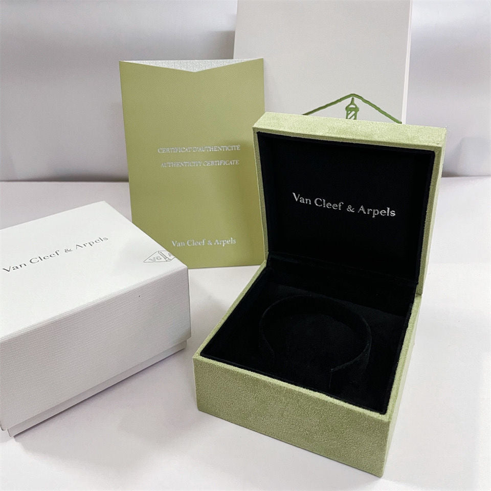 [Elara jewelsry ]VA CLOVER BRACELET NECKLACE RING BOX GIFT BAG