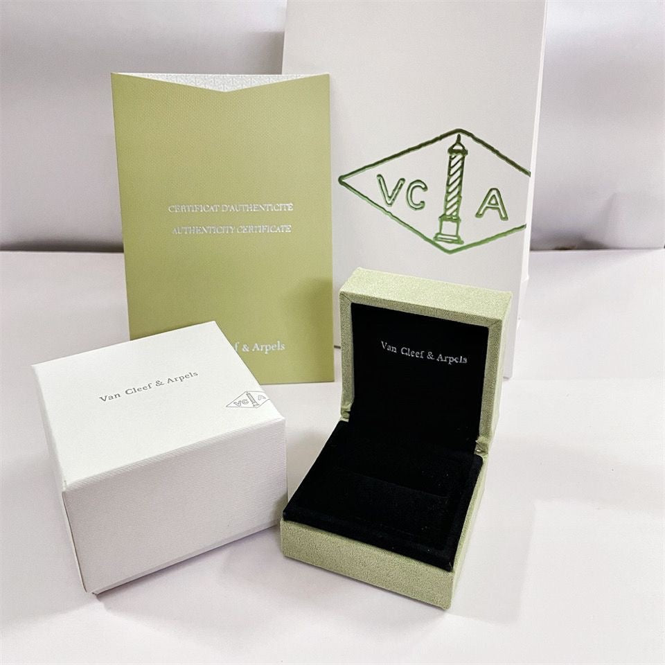 [Elara jewelsry ]VA CLOVER BRACELET NECKLACE RING BOX GIFT BAG
