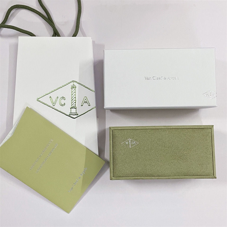 [Elara jewelsry ]VA CLOVER BRACELET NECKLACE RING BOX GIFT BAG