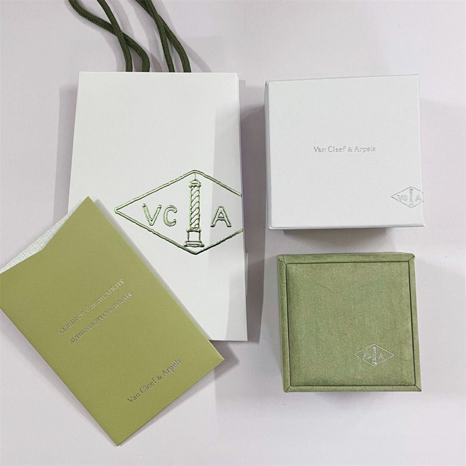 [Elara jewelsry ]VA CLOVER BRACELET NECKLACE RING BOX GIFT BAG