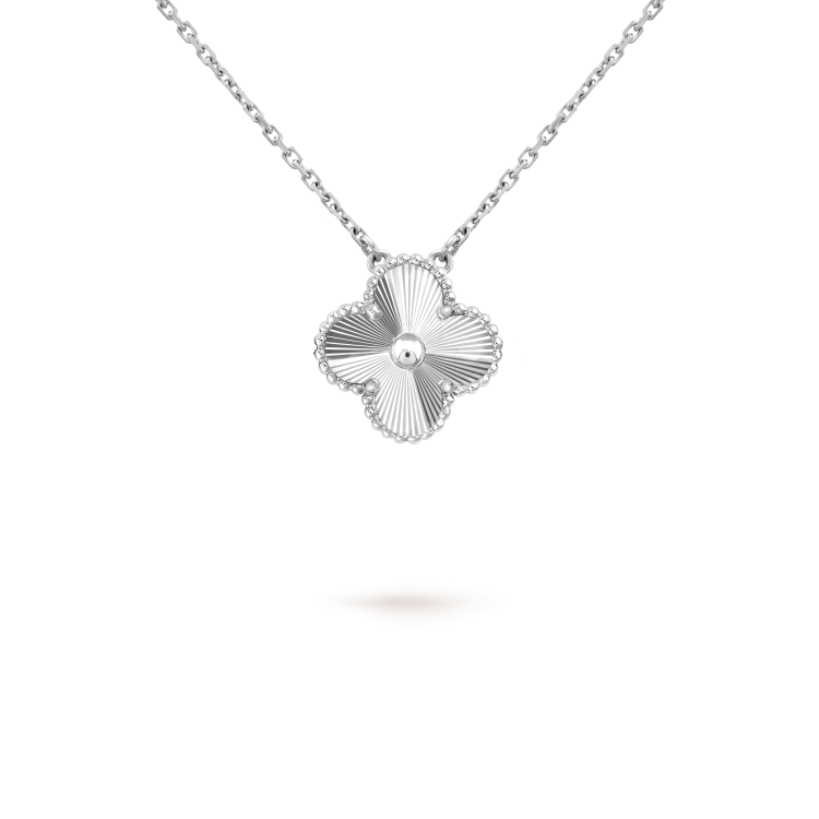 [Elara jewelsry ]CLOVER 15MM LASER NECKLACE SILVER