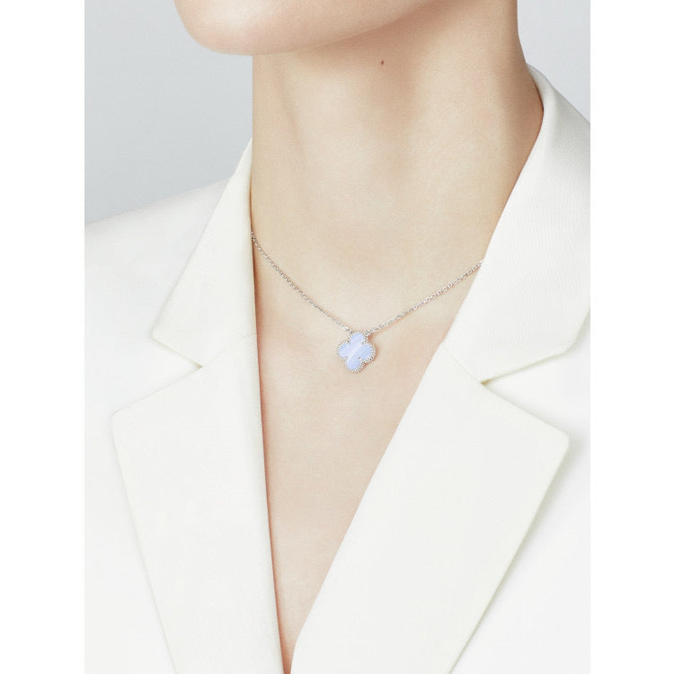 [Elara jewelsry ]CLOVER 15MM BLUE CHALCEDONY NECKLACE SILVER