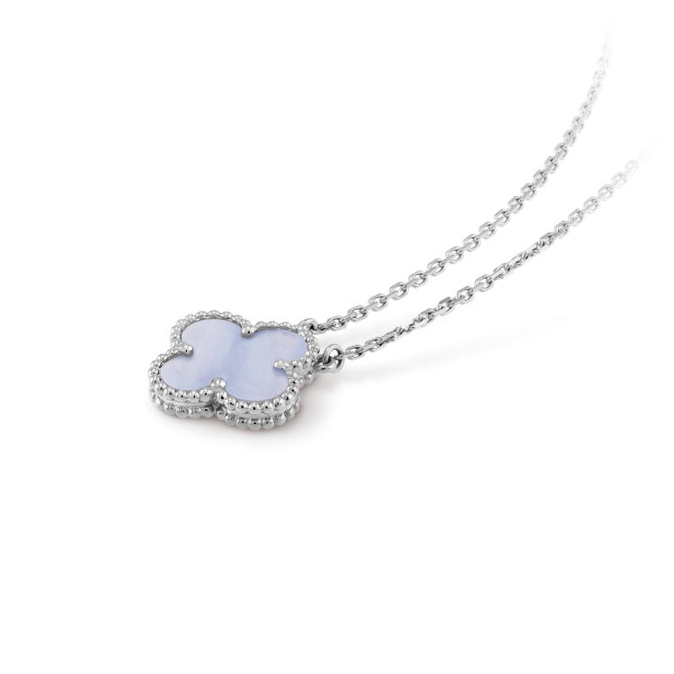 [Elara jewelsry ]CLOVER 15MM BLUE CHALCEDONY NECKLACE SILVER
