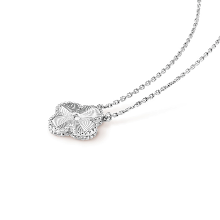 [Elara jewelsry ]CLOVER 15MM LASER NECKLACE SILVER