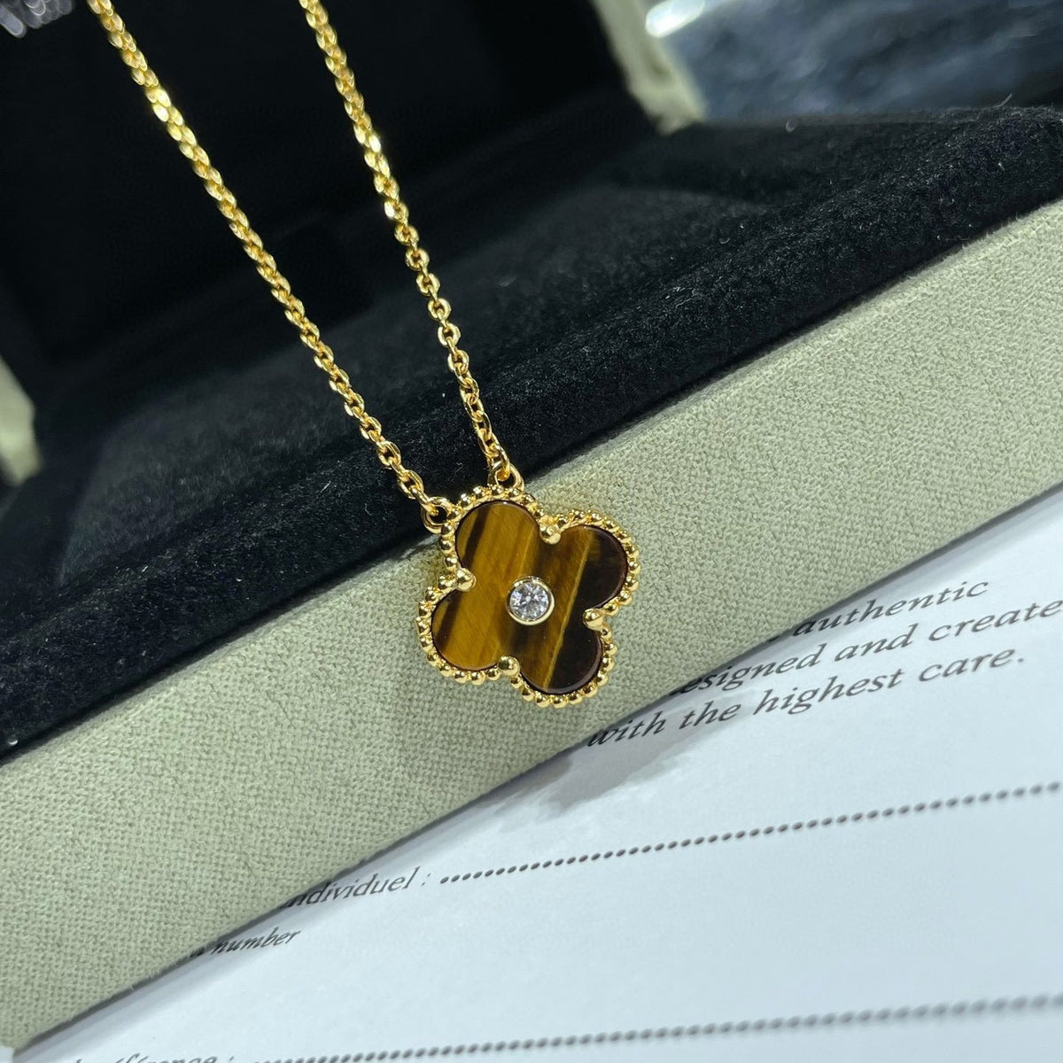 [Elara jewelsry ]CLOVER 15MM DIAMOND AND YELLOW TIGER'S EYE AGATE necklace