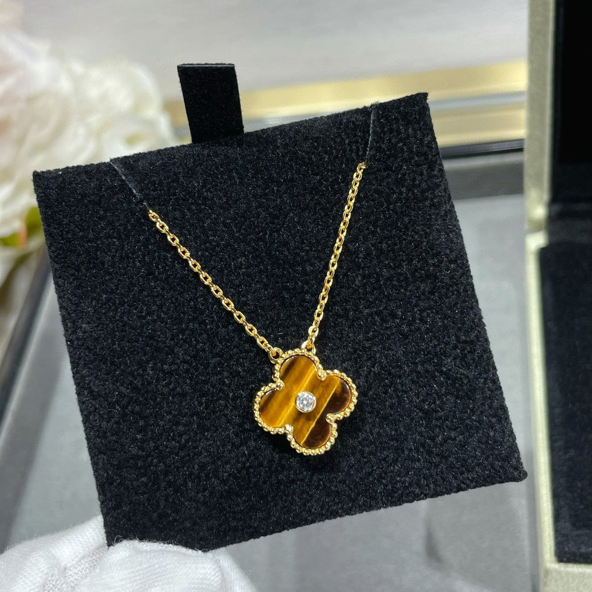 [Elara jewelsry ]CLOVER 15MM DIAMOND AND YELLOW TIGER'S EYE AGATE necklace