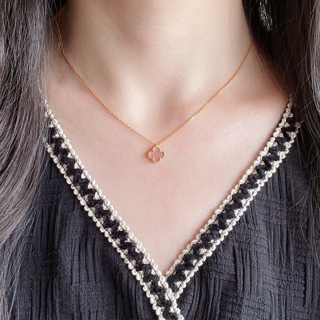 [Elara jewelsry ]CLOVER 9.5MM PINK MOTHER OF PEARL SINGLE FLOWER NECKLACE