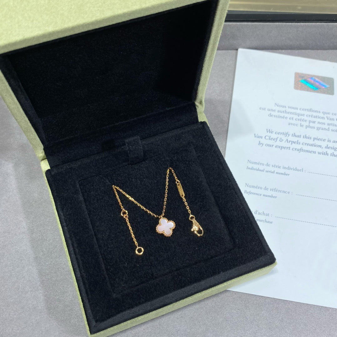 [Elara jewelsry ]CLOVER 15MM PINK MOTHER-OF-PEARL SINGLE FLOWER NECKLACE