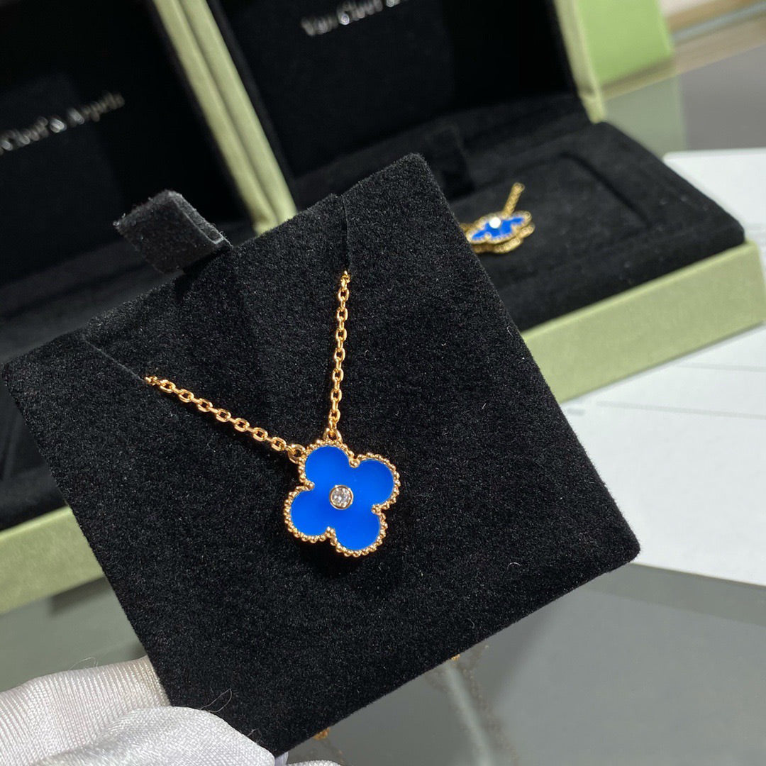 [Elara jewelsry ]CLOVER 15MM DIAMOND AND BLUE AGATE NECKLACE