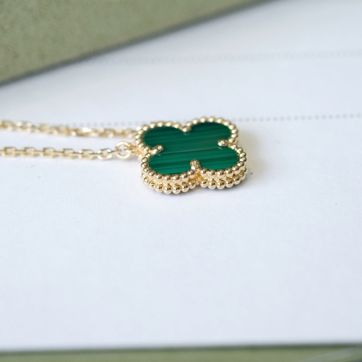 [Elara jewelsry ]CLOVER 15MM MALACHITE SINGLE FLOWER  NECKLACE