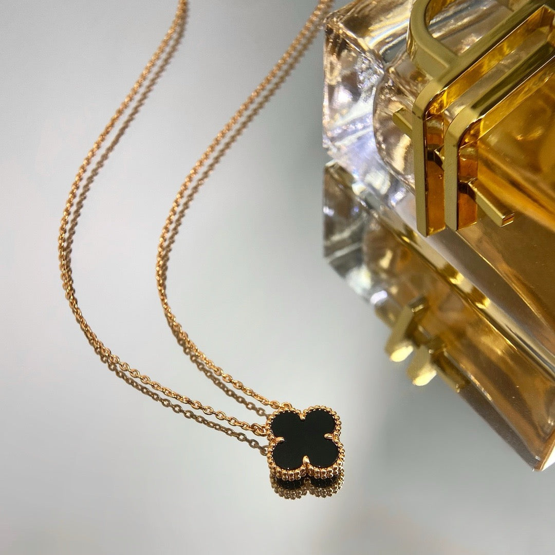 [Elara jewelsry ]CLOVER 15MM BLACK ONYX SINGLE FLOWER NECKLACE