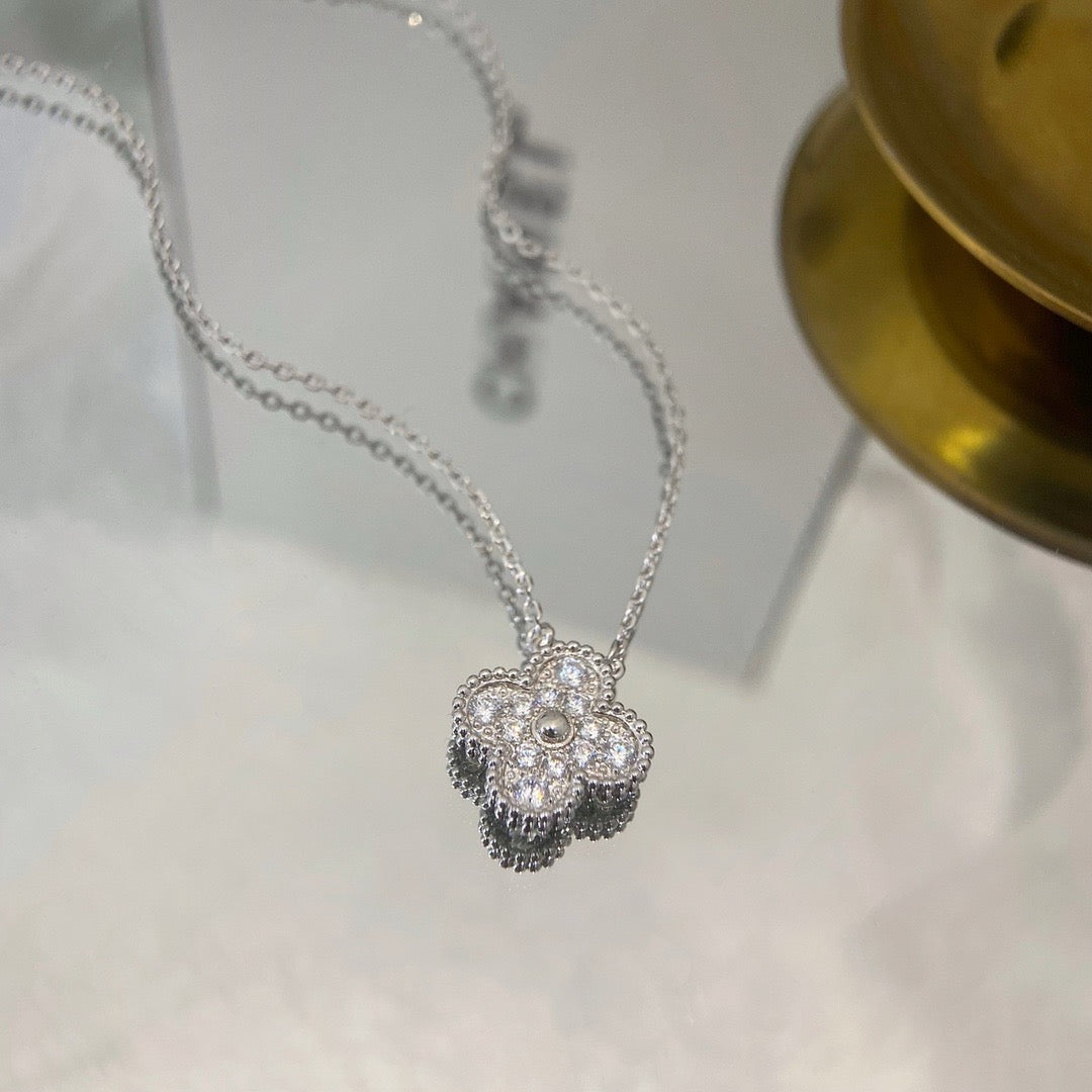 [Elara jewelsry ]CLOVER 15MM DIAMOND SINGLE FLOWER NECKLACE