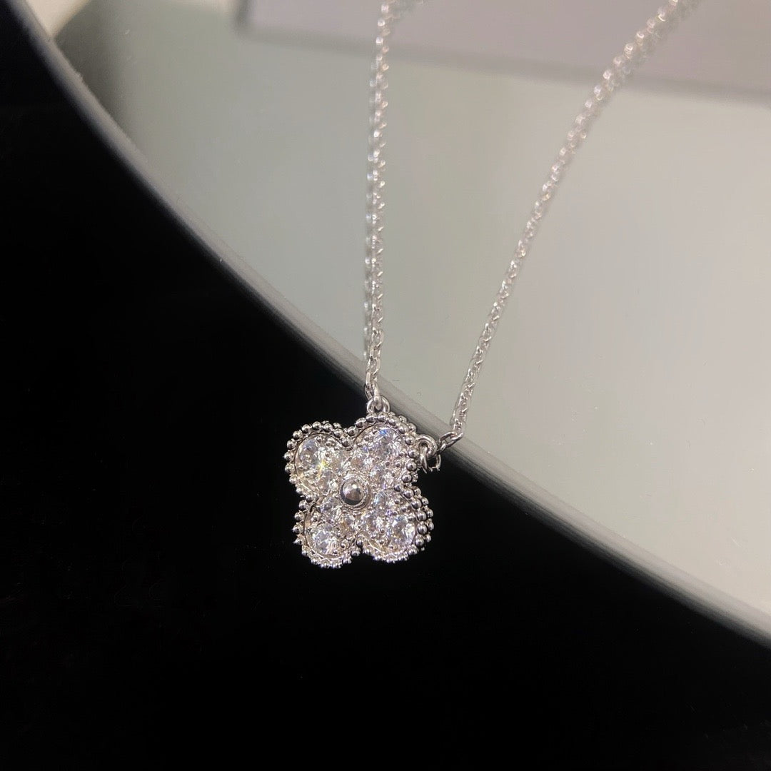 [Elara jewelsry ]CLOVER 15MM DIAMOND SINGLE FLOWER NECKLACE
