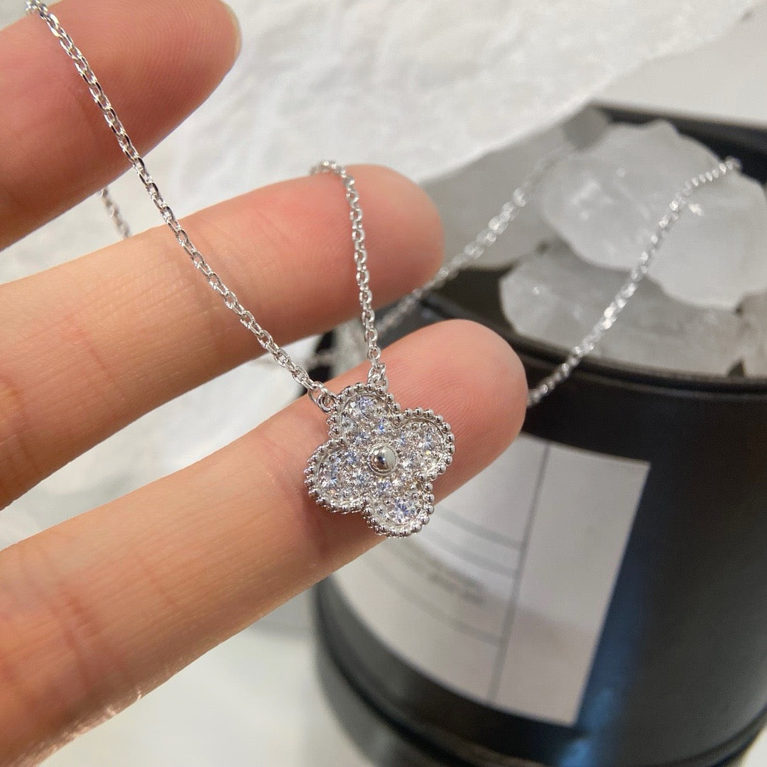 [Elara jewelsry ]CLOVER 15MM DIAMOND SINGLE FLOWER NECKLACE