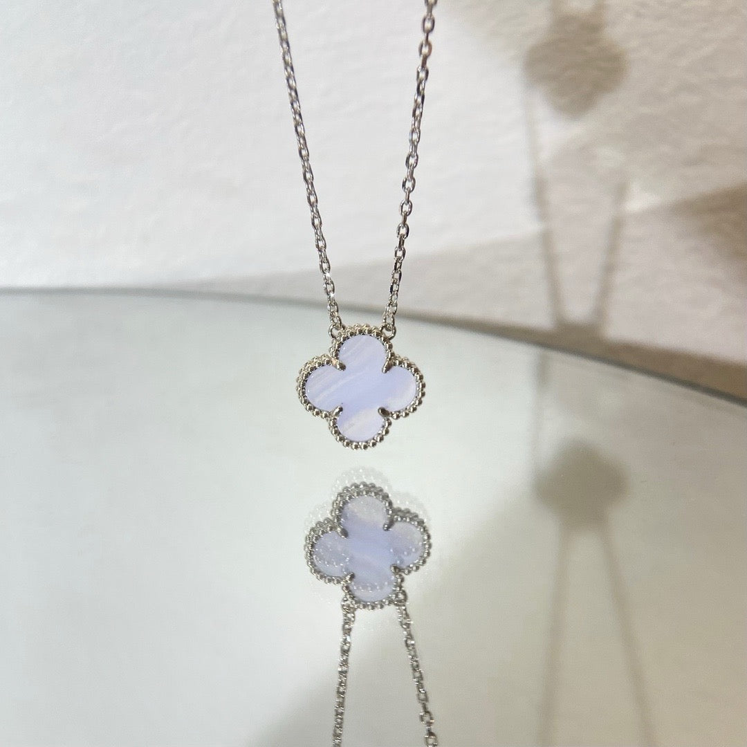 [Elara jewelsry ]CLOVER 15MM BLUE CHALCEDONY NECKLACE SILVER