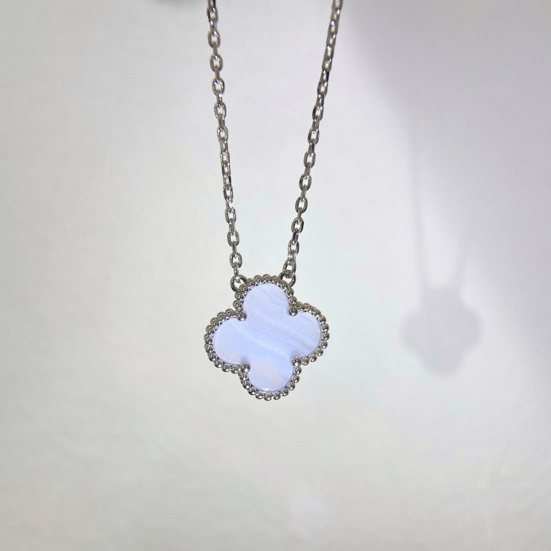 [Elara jewelsry ]CLOVER 15MM BLUE CHALCEDONY NECKLACE SILVER