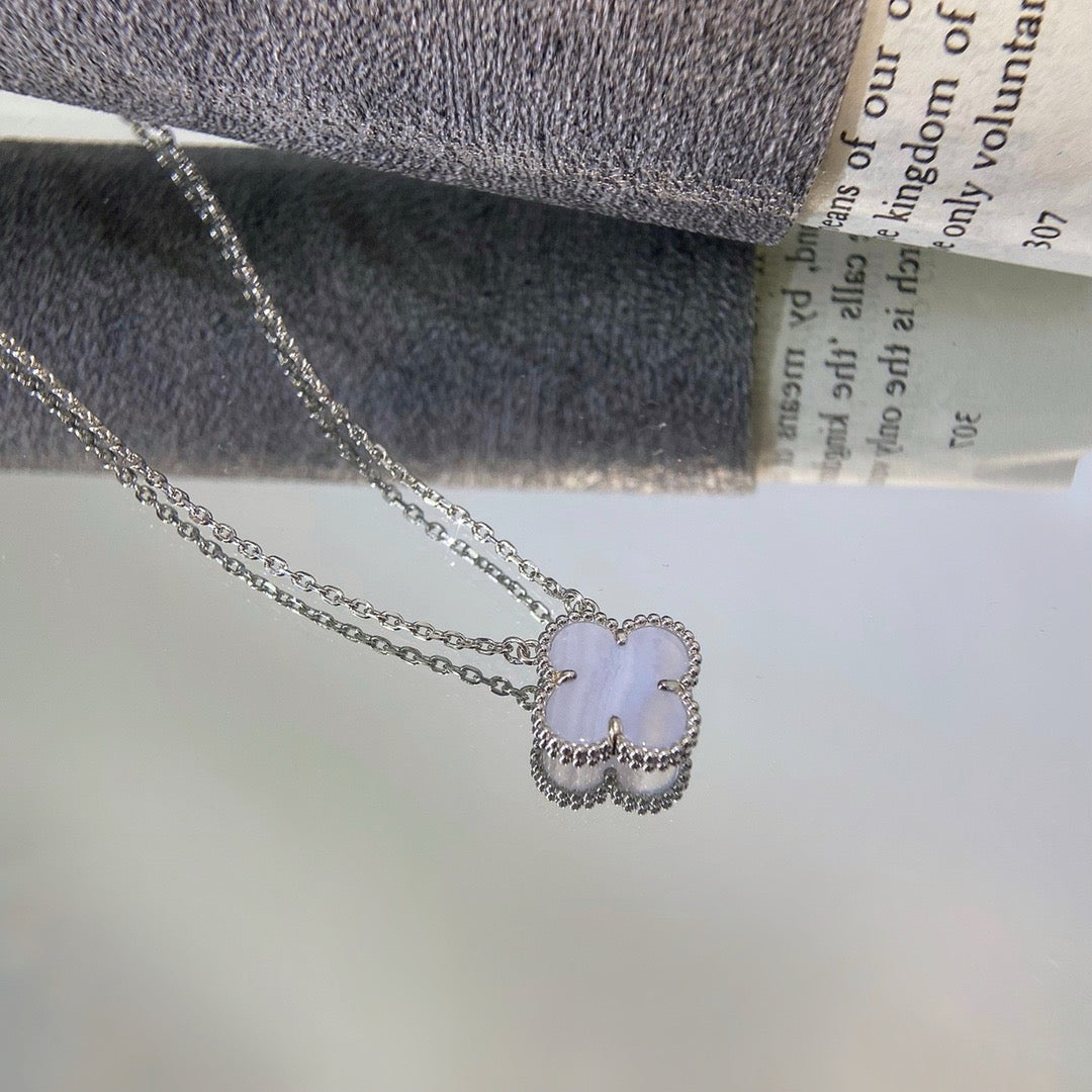 [Elara jewelsry ]CLOVER 15MM BLUE CHALCEDONY NECKLACE SILVER