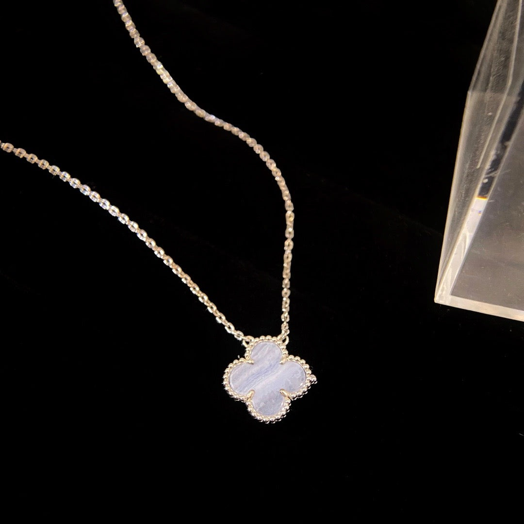 [Elara jewelsry ]CLOVER 15MM BLUE CHALCEDONY NECKLACE SILVER